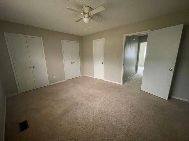 Foto del edificio - 1413 Applegate Dr