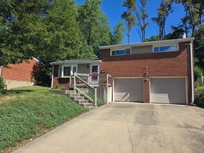 Building Photo - 704 Garden City Dr
