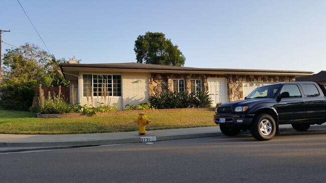 Foto del edificio - 3231 Cadden Ct