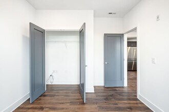 Interior Photo - OLO