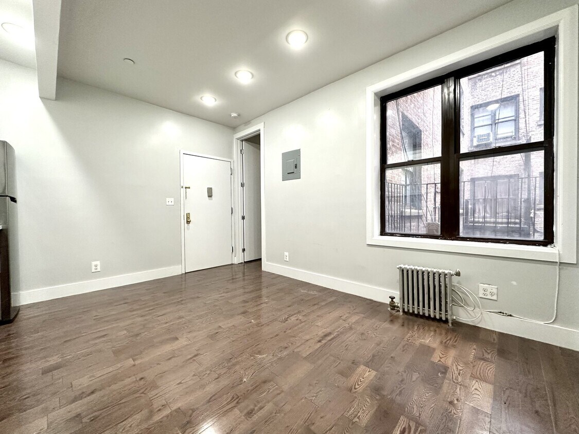 Primary Photo - 17 Vermilyea Ave