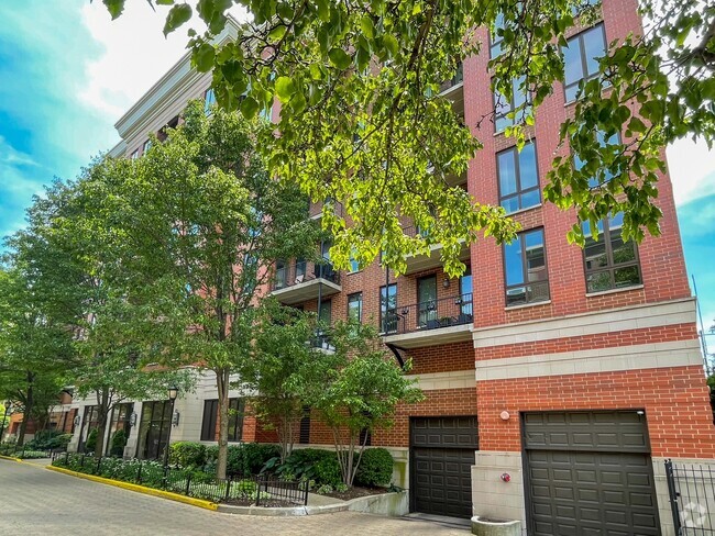 Building Photo - 343 W Old Town Ct