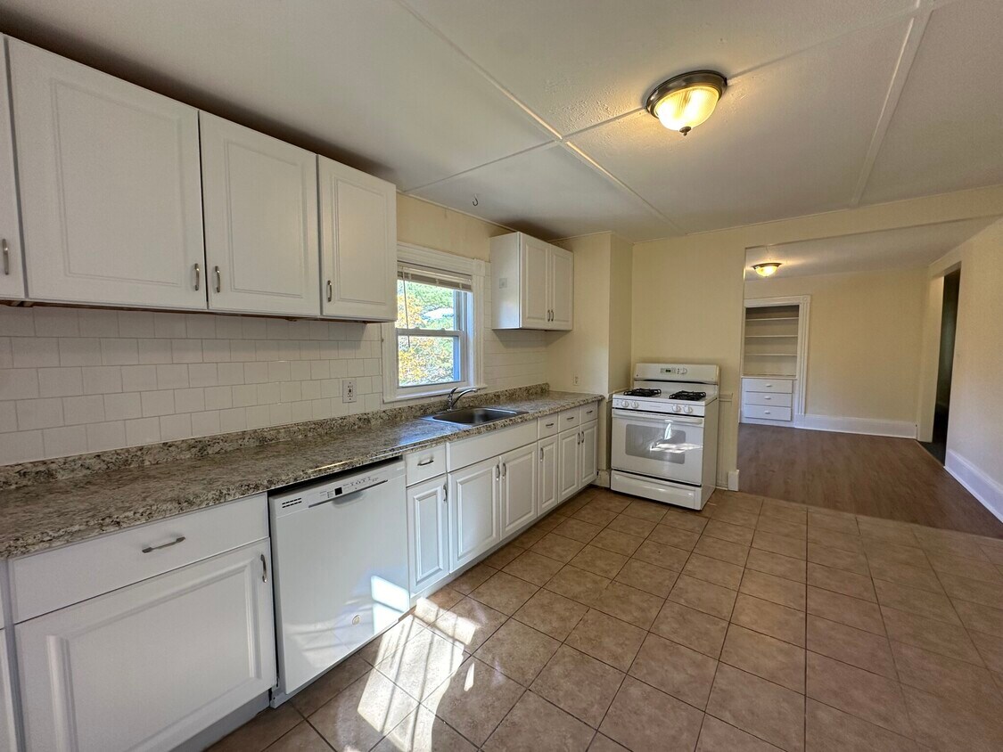 114 Woodstock St Unit 3, Somerville, MA 02144 Condo for Rent in