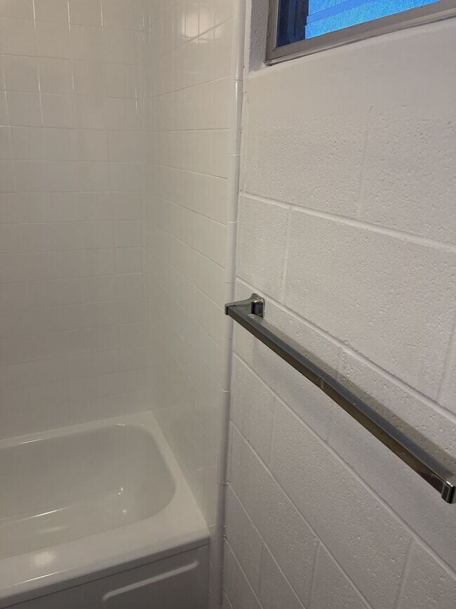 Foto del edificio - Fully renovated studio, 824 Kinau st