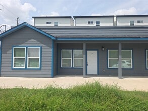 Building Photo - 3221 Ennis St