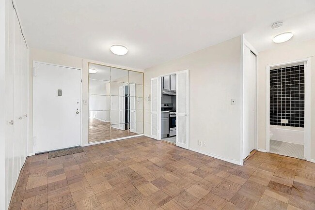 Photo - 70-25 Yellowstone Blvd Apartment