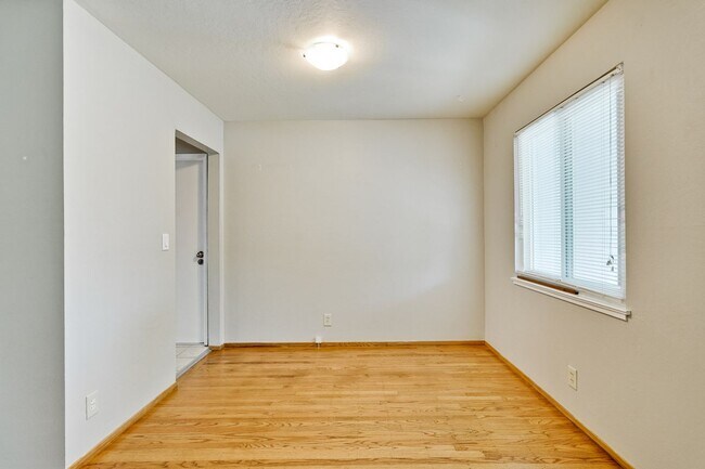 Foto del edificio - Charming 3-bedroom, 2-bathroom ranch-style...