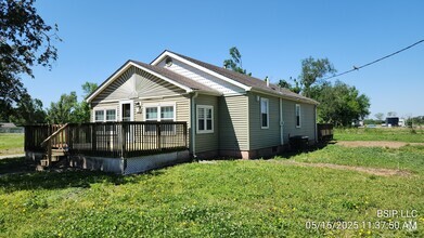 Building Photo - 1135 NE Chester Ave