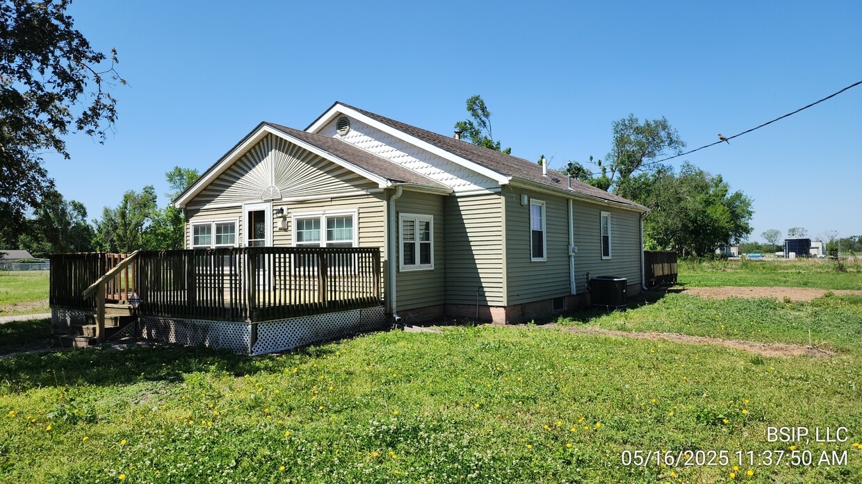 Primary Photo - 1135 NE Chester Ave