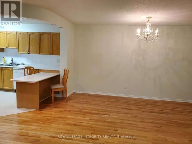 Building Photo - 31 Thornbury Crescent