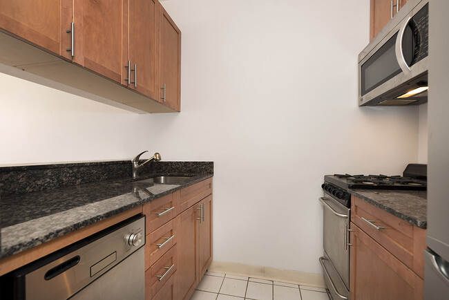 Building Photo - 157 E 32nd St