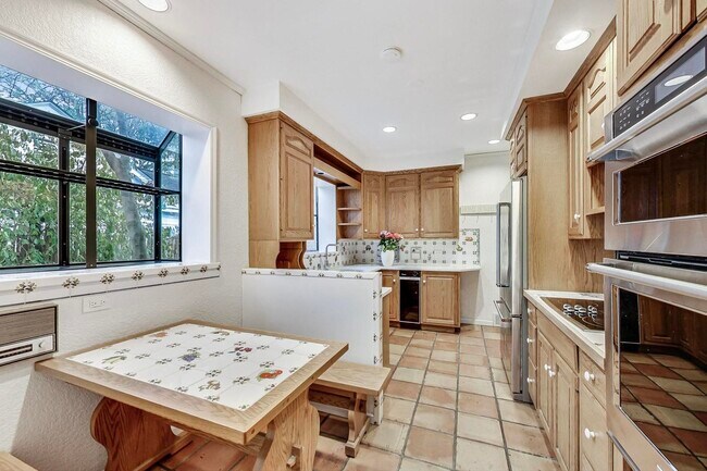 Building Photo - 2929 Indianwood Rd