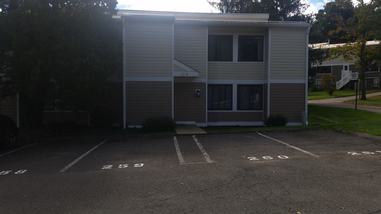 4 Quincy Close, Ridgefield, CT 06877 Condo for Rent in Ridgefield, CT