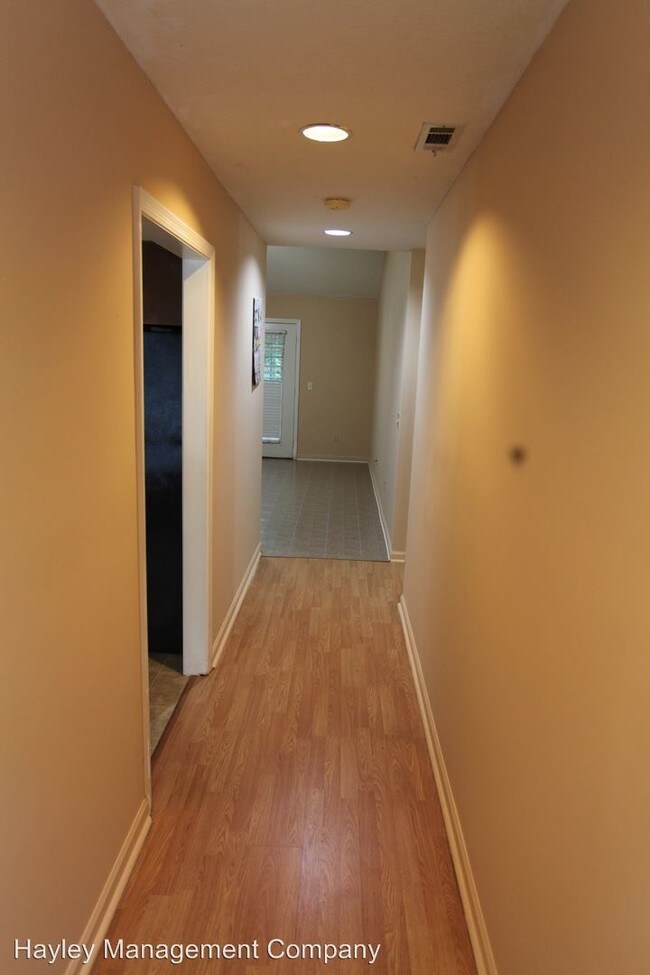 Building Photo - 3 br, 2 bath House - 1345 Kurt Circle