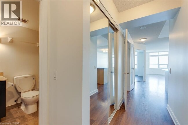 Building Photo - 25 Viking Ln