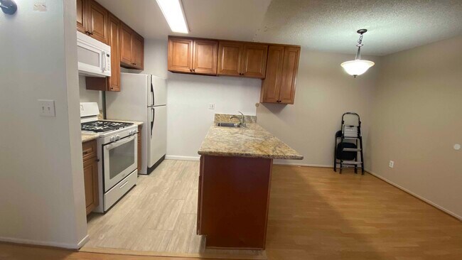 Foto del edificio - 8601 International Ave #277