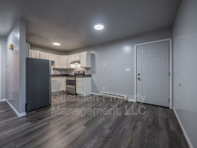 Building Photo - 1104 N Walnut St