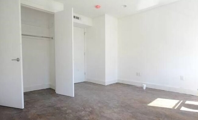 Foto del edificio - 447 Central Ave