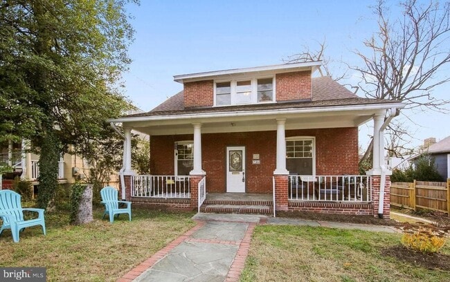 Building Photo - 746 Thayer Ave