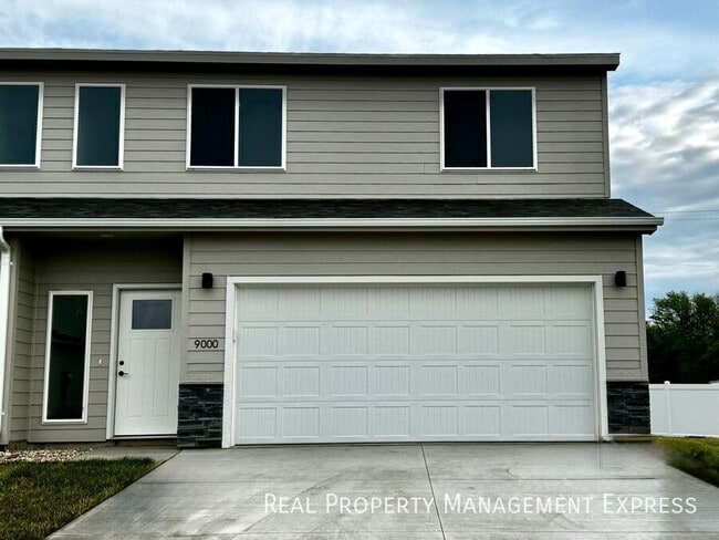 Foto del edificio - 3 Bed 2.5 Bath Townhome in West Sioux Falls