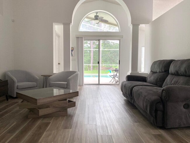 Foto del edificio - 2840 Runyon Cir
