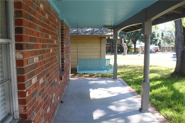 Foto del edificio - 3006 Maplelawn Cir