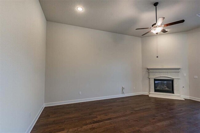 Foto del edificio - 932 Hezekiah Ln