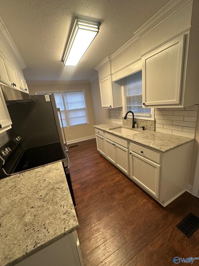 Foto del edificio - 300 N Plymouth Rd NW