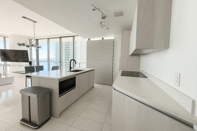 Foto del edificio - 480 NE 31st St