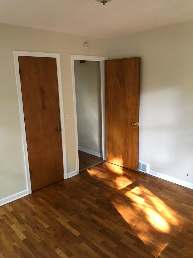 Building Photo - 1104 Dakin St