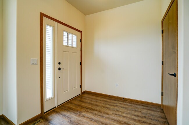 Foto del edificio - 425 Odyssey Ct