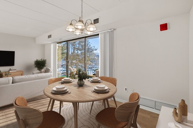 Building Photo - Imperial Manor III Apartments