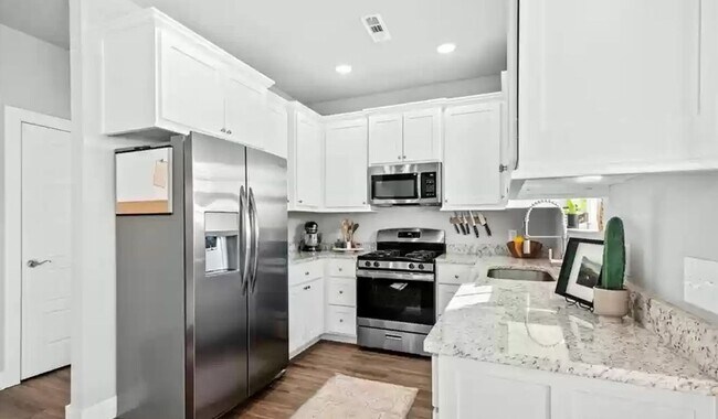 Building Photo - Come live in this brand new duplex in the ...