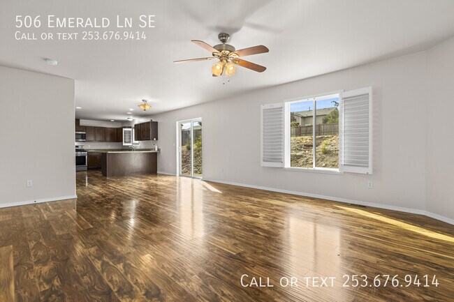 Foto del edificio - 506 Emerald Ln SE