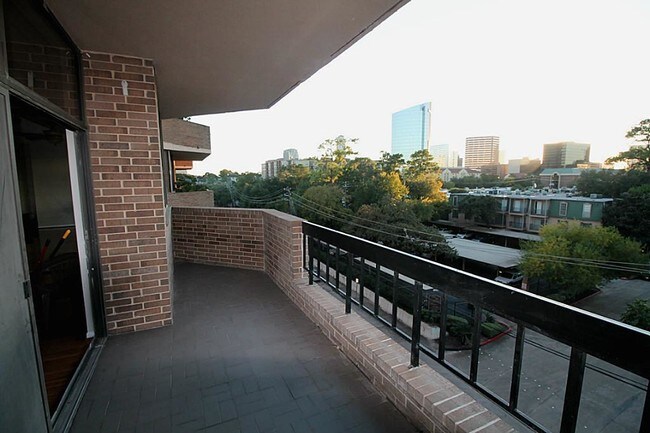 Building Photo - 21 Briar Hollow Ln
