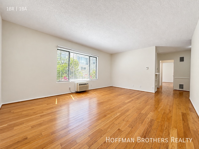Building Photo - 1020 N Edinburgh Ave