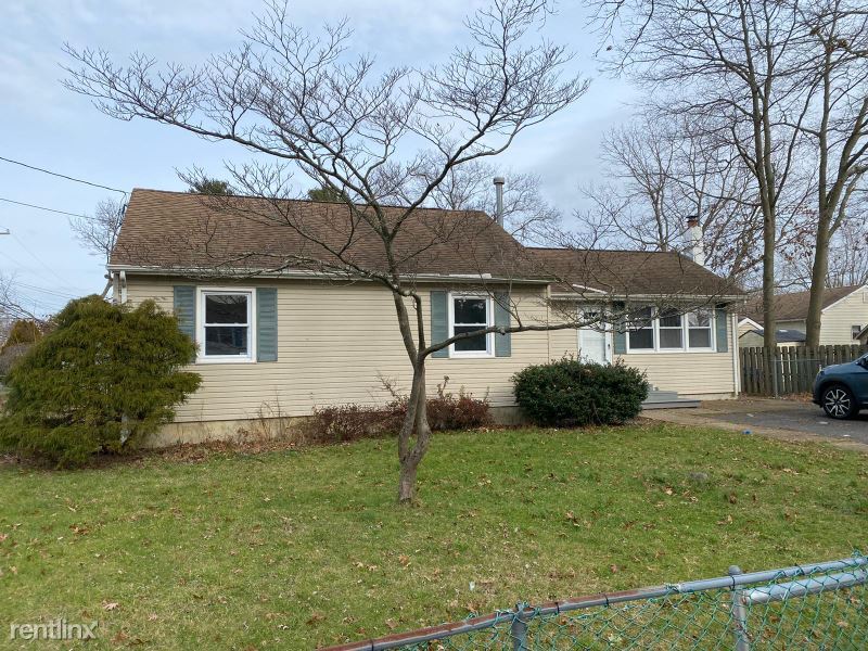 Foto principal - 3 br, 1 bath House - 30 Chestnut St
