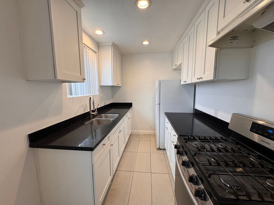 Foto principal - 7139 Whitsett Ave