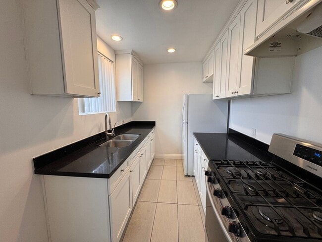 Building Photo - 7139 Whitsett Ave