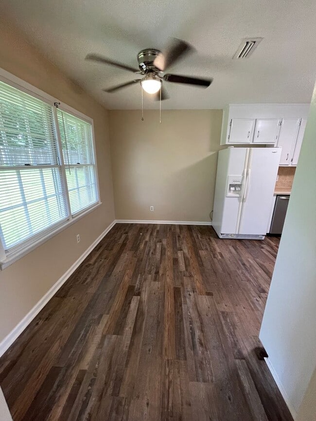 Foto del edificio - Country Estates Subdivision!