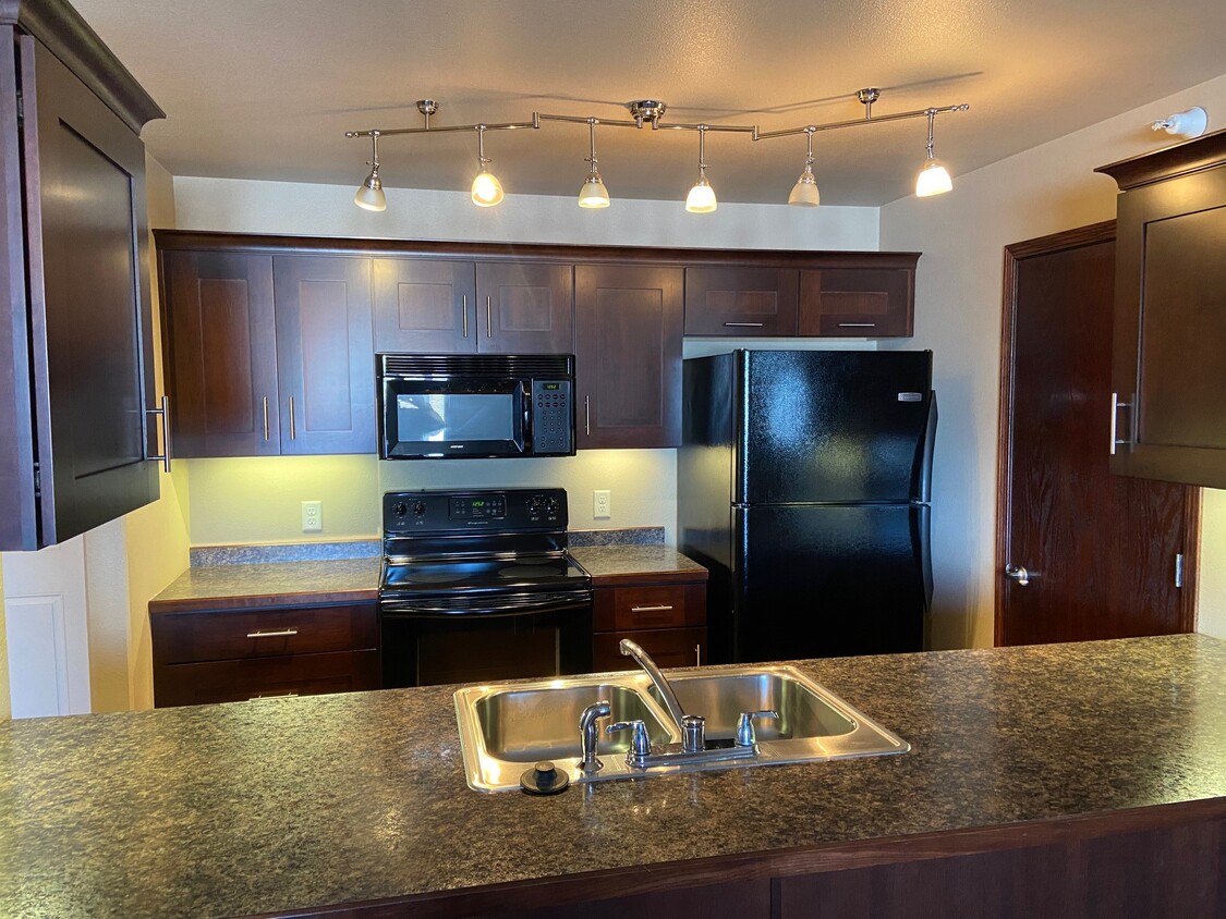 Foto principal - 1780 E Calgary Ave