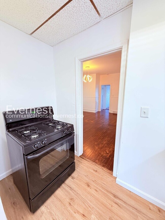 Building Photo - Charming Home with Fenced Yard & Hookups / 3 Beds & 1 Bath / Voucher Accepted / Pets Not Allowed ...