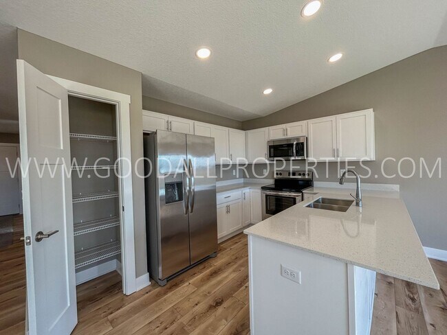 Foto del edificio - New 4 Bedroom Ranch home on a Cul-de-sac b...