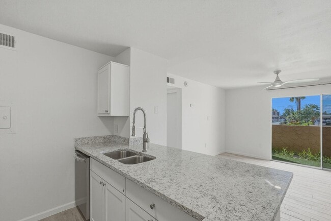 Building Photo - 8055 E Thomas Rd