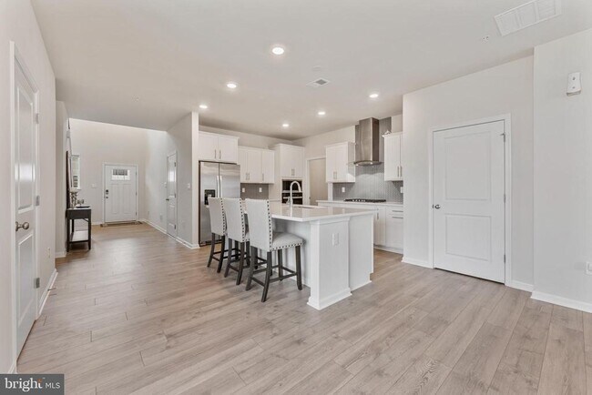 Building Photo - 493 Ensemble Wy