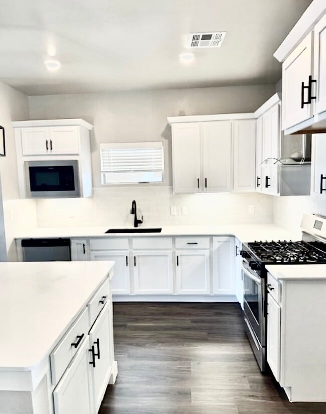 Building Photo - 533 NW 176th St