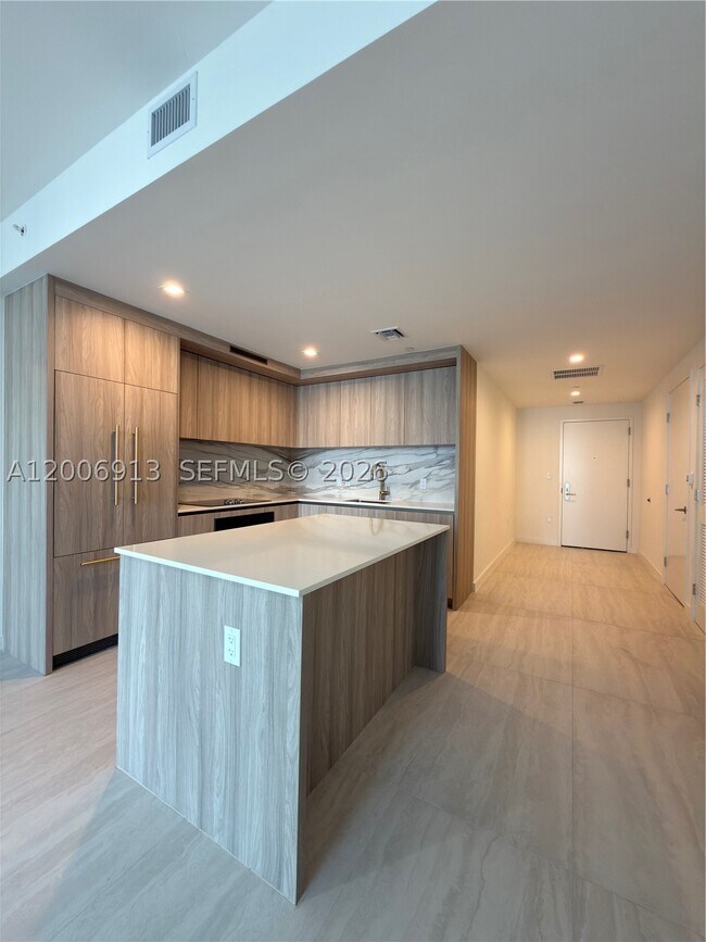 Foto del edificio - 77 SE 5th St