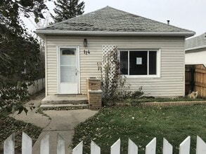 Building Photo - 114-116 16 St N