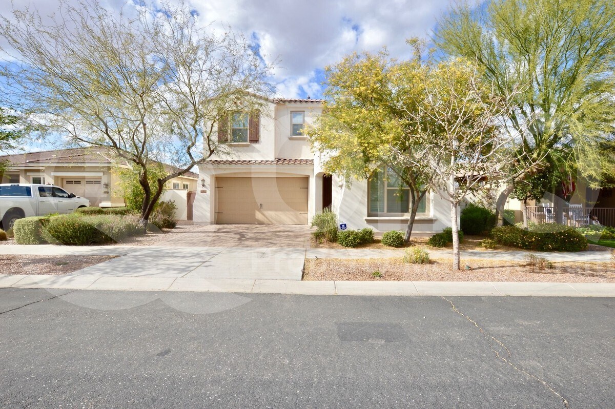 Foto principal - 10612 E Hawk Ave