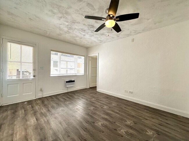 Building Photo - 233 Royal Poinciana Way